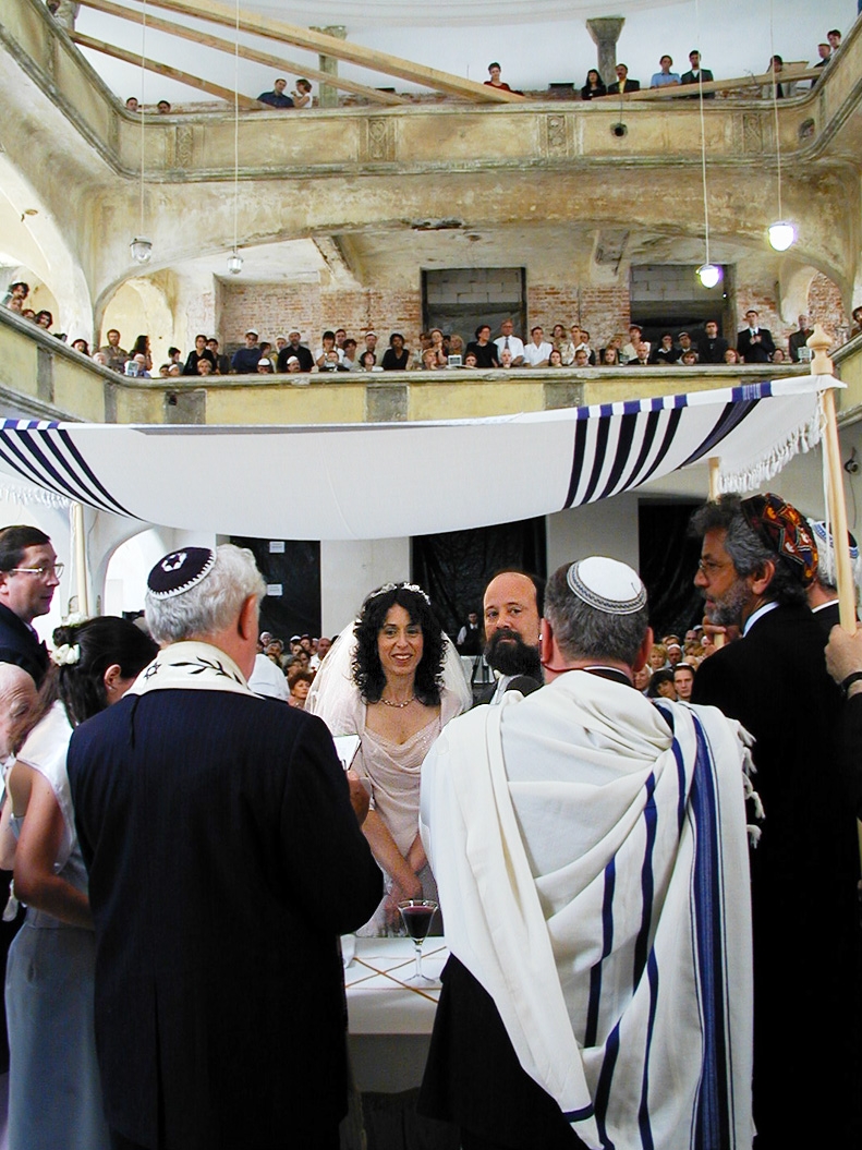 Ślub Ellen Friendland i Curta Fissela w synagodze Pod Białym Bocianem we Wrocławiu w 2000 roku