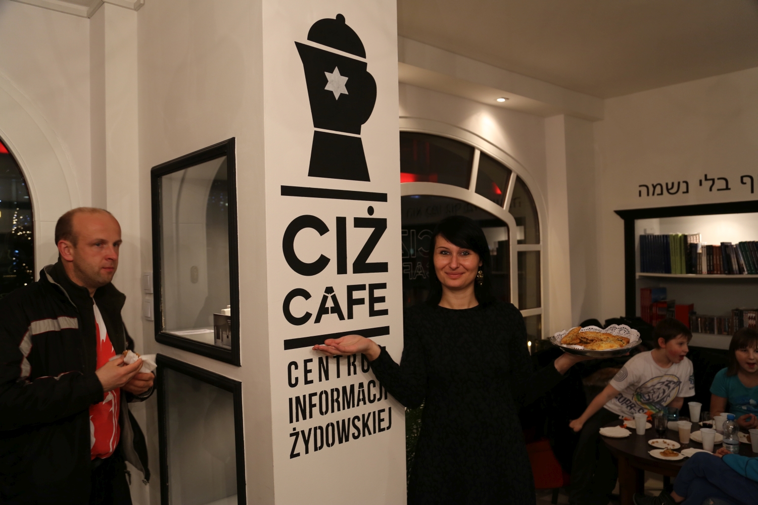ciż-cafe-centrum-informacji-żydowskiej-chidusz-gmina-żydowska-wrocław-jewish-community-of-wroclaw-kosher-koszerna-kawiarnia (57)