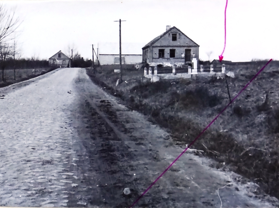 The place where Jews were burned in Radziłów. Photo from investigation S15/01/Zn concerning the murder of 800 people of Jewish nationality on July 7, 1941. Some of them were shot and some of them burned in the barn. (The investigation was suspended.) OKŚZpNP, IPN Białystok.