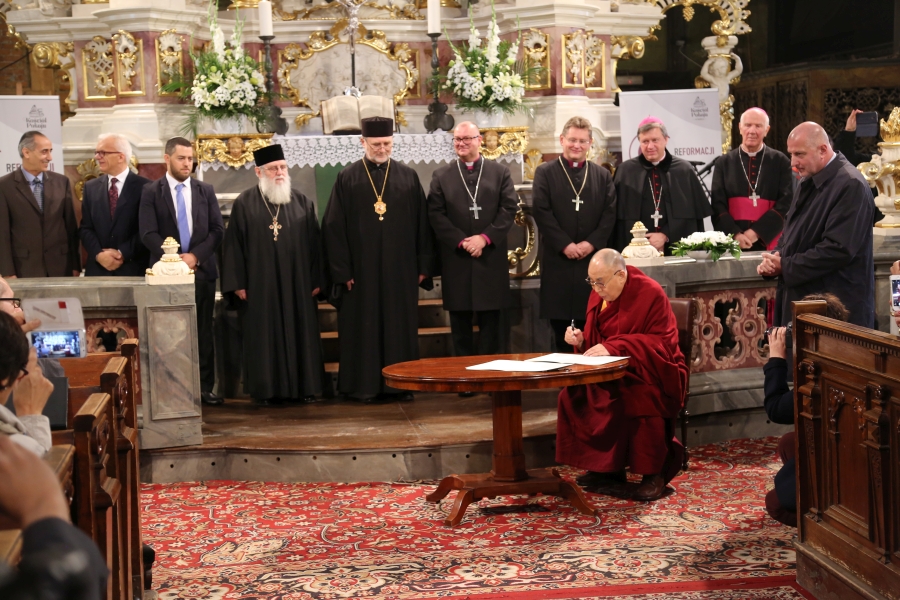 dalajlama-kosciol-pokoju-w-swidnicy-polska-wroclaw-apel-o-pokoj-interfaith-dialogue-dialog-miedzyreligijny-judaizm-rabin-zydzi-islam-imam-biskup-08