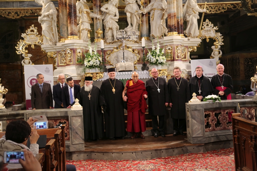 dalajlama-kosciol-pokoju-w-swidnicy-polska-wroclaw-apel-o-pokoj-interfaith-dialogue-dialog-miedzyreligijny-judaizm-rabin-zydzi-islam-imam-biskup-10