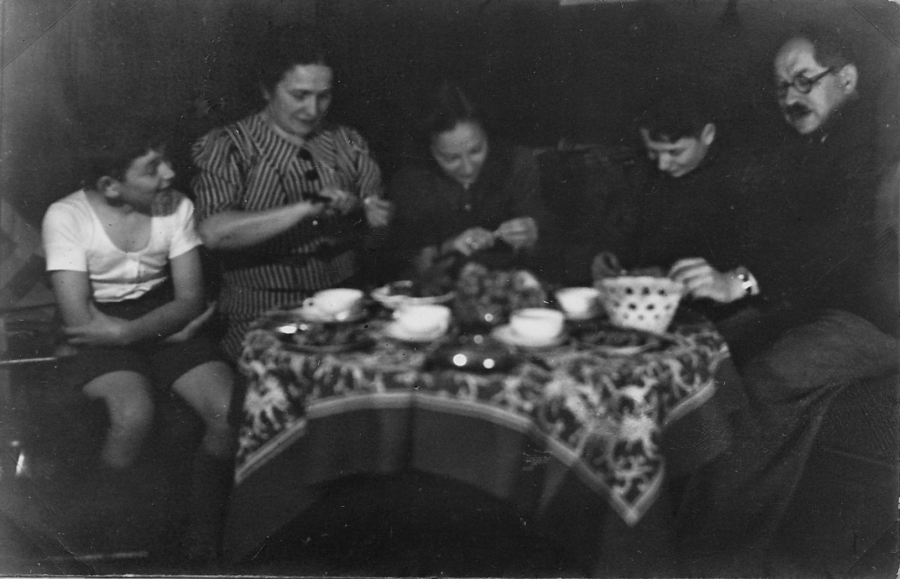 Listopad 1938 r. - rodzina Tischlerów i Eleanor McCarthy, która u nich mieszkała /fot. archiwum rodzinne