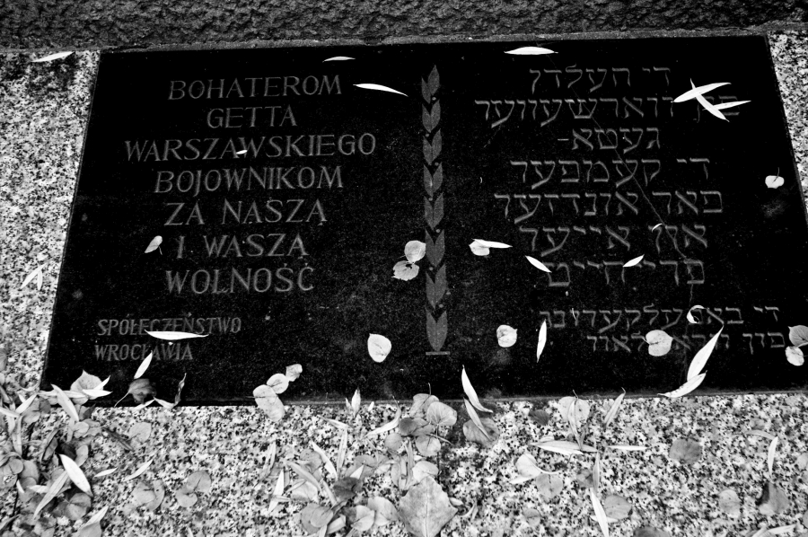 Wrocławski pomnik bohaterów powstania getta warszawskiego /. fot. Żydowski Wrocław w turyńskim obiektywie