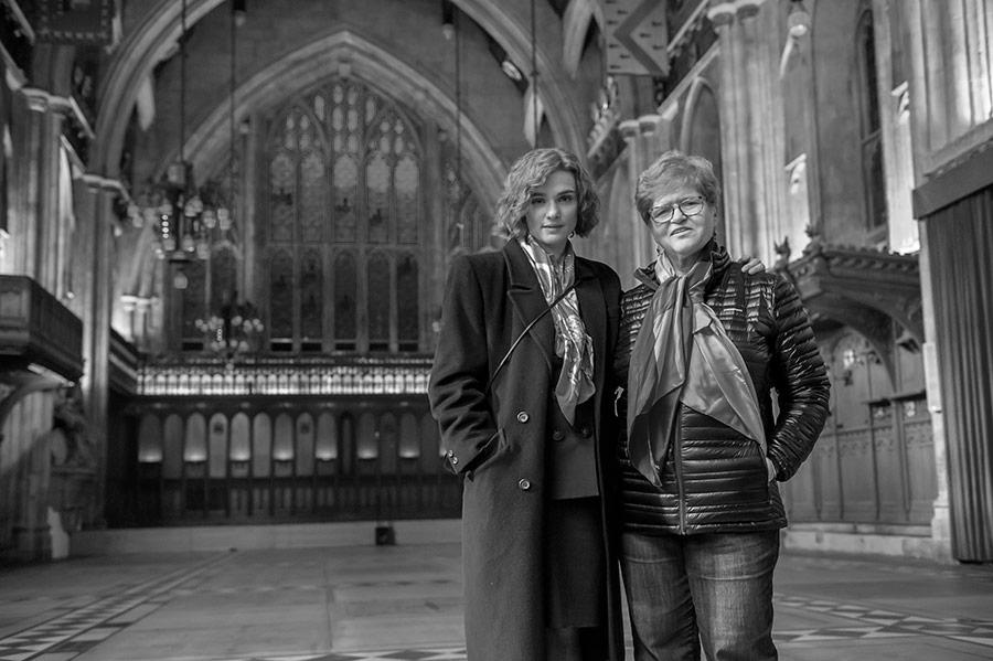 Rachel Weisz i Deborah Lipstadt na planie filmu „Kłamstwo". /Fot. Materiały dystrybutora